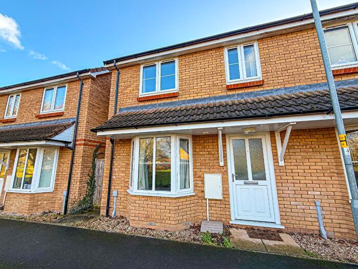 3 Bedroom End Terrace House For Sale In Wilfred Road, Taunton, Somerset. No Chain., TA1