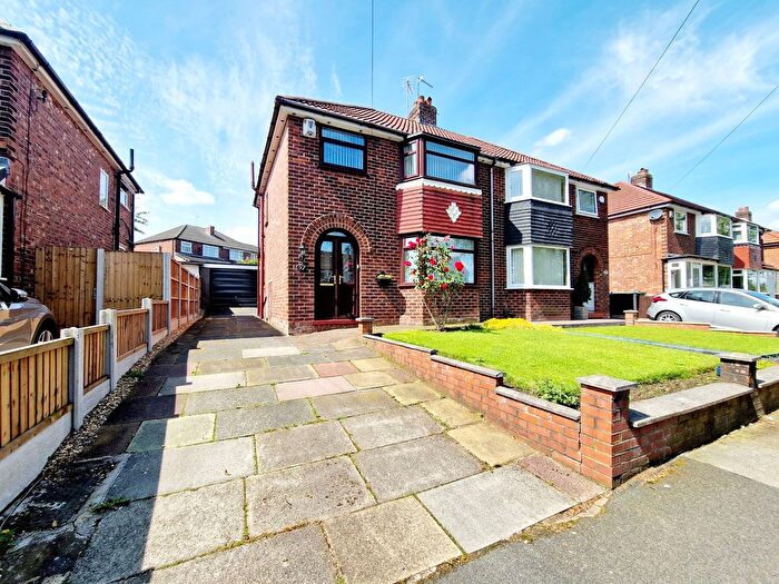 3 Bedroom Semi-Detached House To Rent In Hazel Road, Whitefield, M45