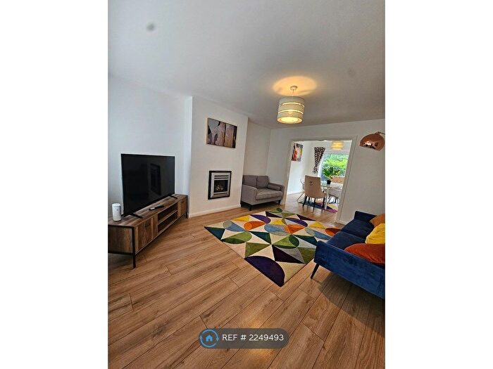 4 Bedroom Semi-Detached House To Rent In Beach Road, Hartford, CW8