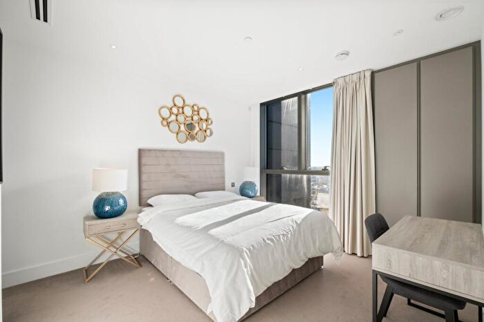 2 Bedroom Flat To Rent In Carrara Tower, Bollinder Place, EC1V