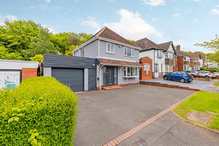 3 Bedroom Detached House For Sale In Gervase Drive, Dudley, DY1