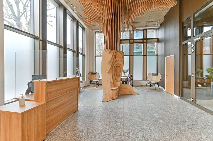 2 Bedroom Flat To Rent In Addiscombe Grove, East Croydon, Croydon, CR0