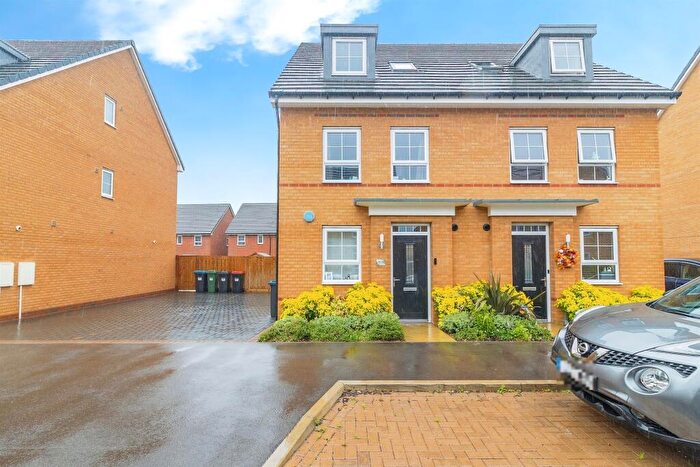 4 Bedroom Semi-Detached House For Sale In Defiance Avenue, Brooklands, Milton Keynes, MK10