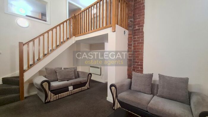 4 Bedroom Flat To Rent In Chancery Lane, Huddersfield, HD1