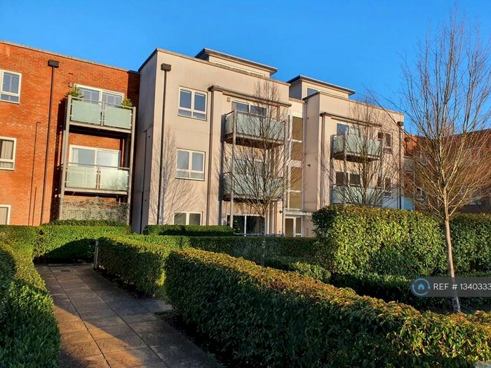 1 Bedroom Flat To Rent In Canalside, Redhill, RH1
