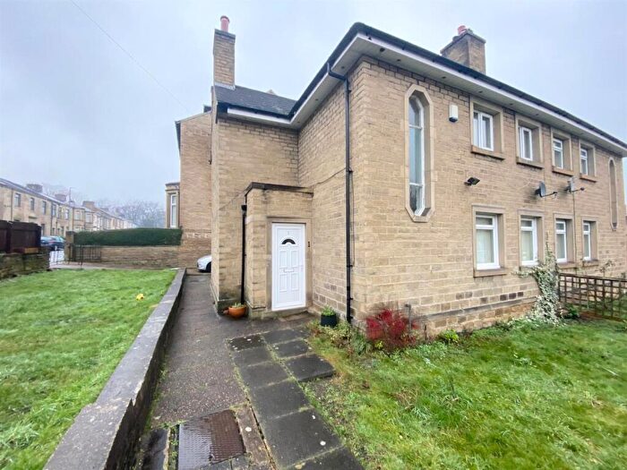 3 Bedroom Semi Detached House For Sale In Cobcroft Road, Huddersfield, HD2