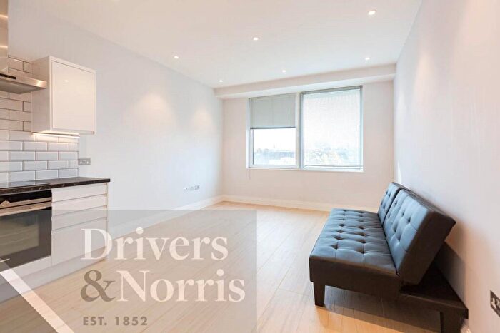 1 Bedroom Apartment To Rent In Holloway Road, Holloway, London, N7