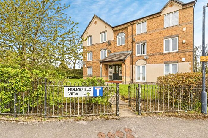 2 Bedroom Flat For Sale In Holmefield View, Bradford, BD4