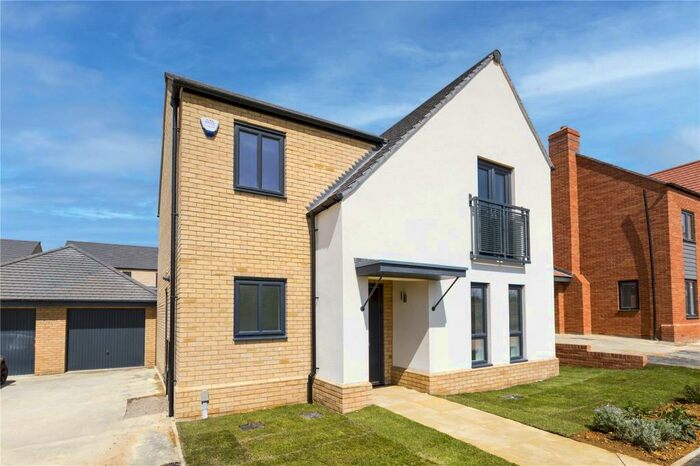 4 Bedroom Detached House To Rent In Housden Close, St. Neots, Cambridgeshire, PE19
