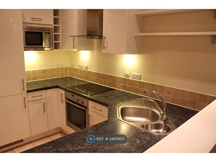 1 Bedroom Flat To Rent In Paramount, Swindon, SN1