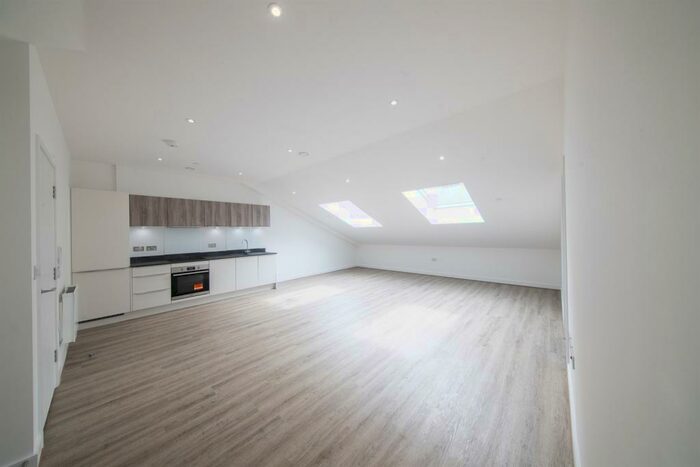 2 Bedroom Apartment To Rent In Meadow House, Ashwood Park, RG23