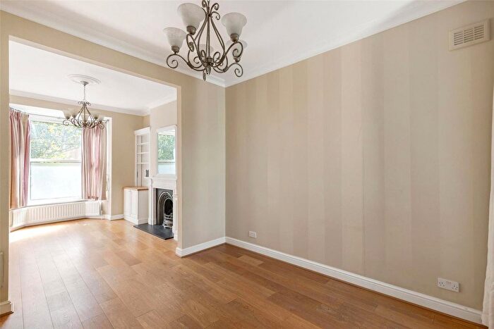 3 Bedroom Flat To Rent In Minford Gardens, Brook Green, London, W14
