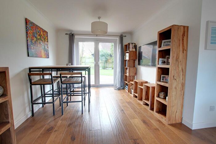 4 Bedroom Detached House For Sale In Cottage Close, Denmead, PO7