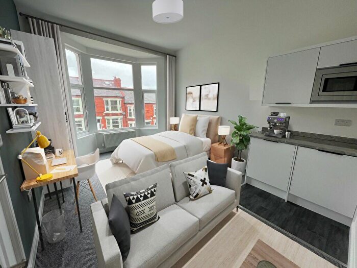 6 Bedroom Semi-Detached House To Rent In Kinglake Road - Studios - Available Now, CH44