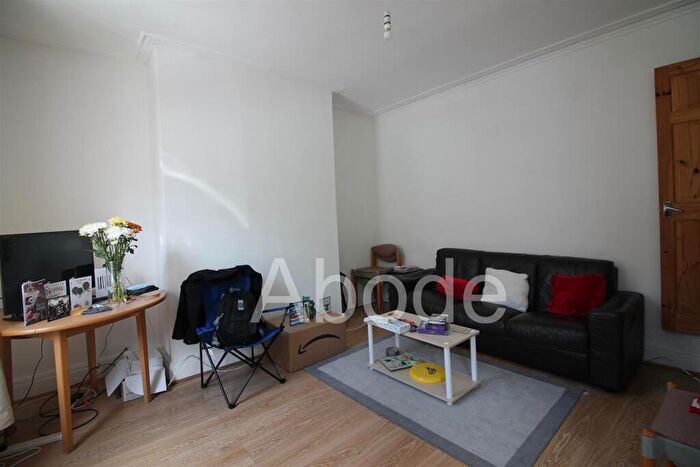 2 Bedroom House To Rent In Thornville Road, Hyde Park, Leeds, LS6