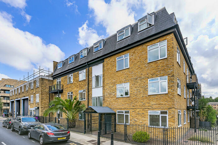 2 Bedroom Apartment To Rent In Cornerstone Court, Bethnal Green, E1