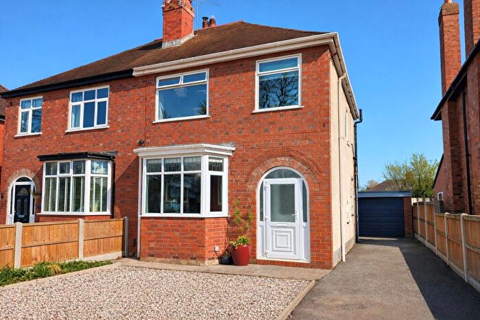 3 Bedroom Semi-Detached House For Sale In Eastlands Grove, Stafford, Staffordshire, ST17