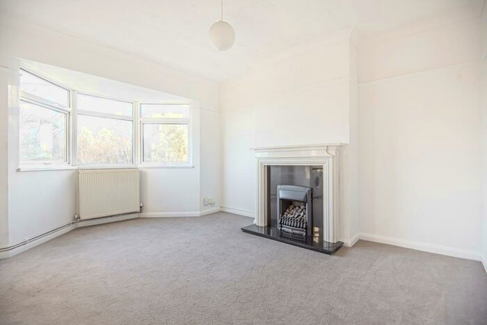 3 Bedroom Semi-Detached House To Rent In Thorntree Road Charlton, SE7