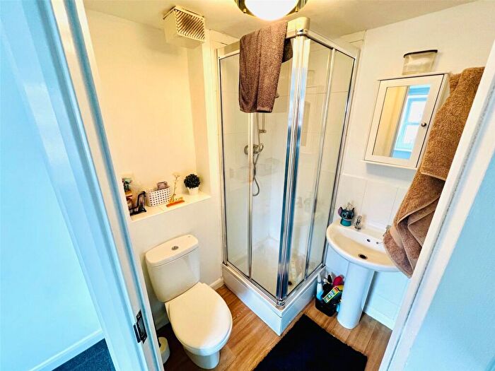 2 Bedroom Flat For Sale In Canal Court, Birmingham, West Midlands, B27