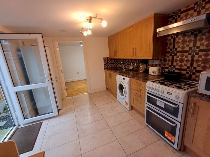 1 Bedroom Flat To Rent In Green Street, Enfield, EN3