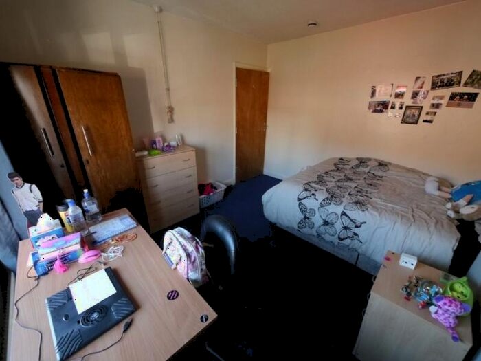 5 Bedroom Terraced House To Rent In Mayville Avenue, Hyde Park, Leeds, LS6