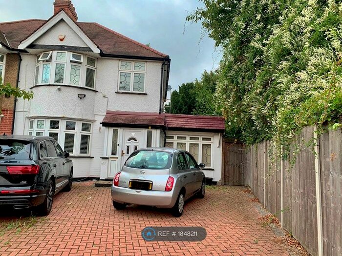 4 Bedroom Semi-Detached House To Rent In Berwyn Avenue, Hounslow, TW3