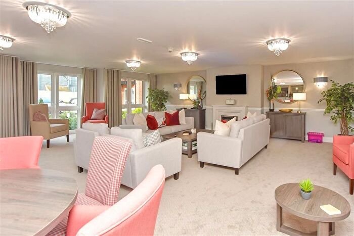 1 Bedroom Flat For Sale In High Street, Rainham, Gillingham, Kent, ME8