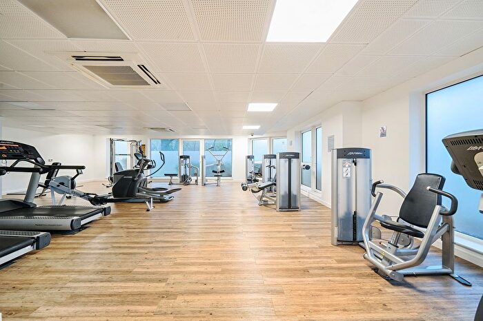 1 Bedroom Flat For Sale In Green Lane, Edgware, Greater London., HA8