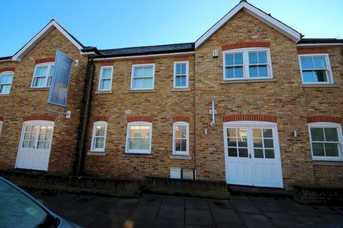 1 Bedroom Flat To Rent In Flat St. Johns Road, Kingston Upon Thames, KT1