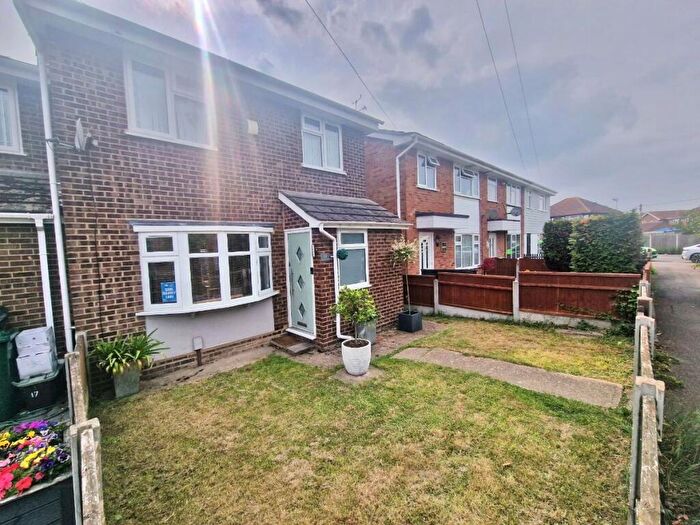 3 Bedroom End Of Terrace House For Sale In Broomfield Green, Canvey Island, SS8