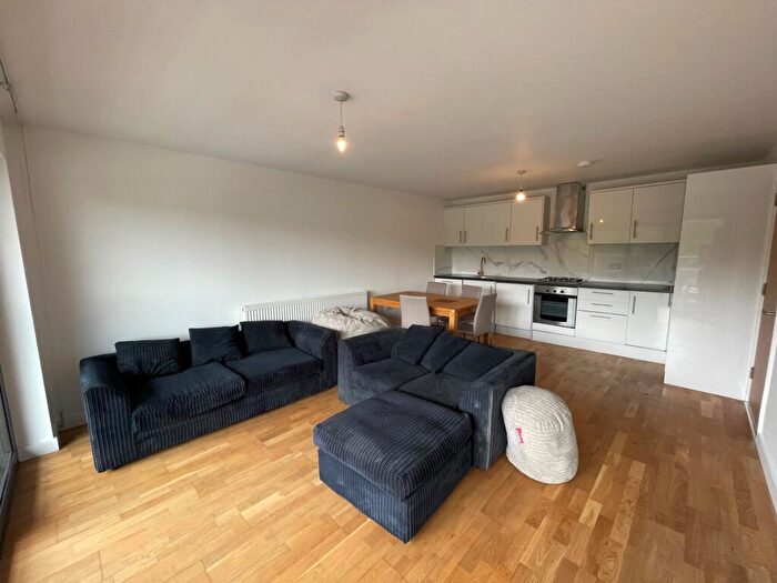 4 Bedroom Flat To Rent In Seven Sisters Road, Finsbury Park, N4