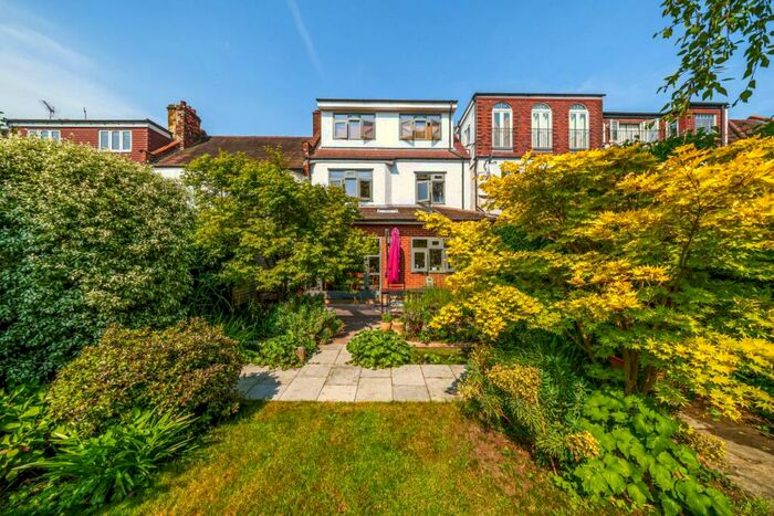 6 Bedroom Semi-Detached House For Sale In Elgin Road, Alexandra Park, N22