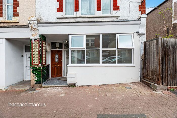 2 Bedroom Flat For Sale In Seely Road, London, SW17