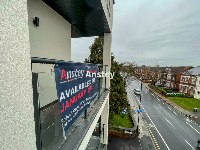 3 Bedroom Flat To Rent In Portswood Road, Southampton, SO17