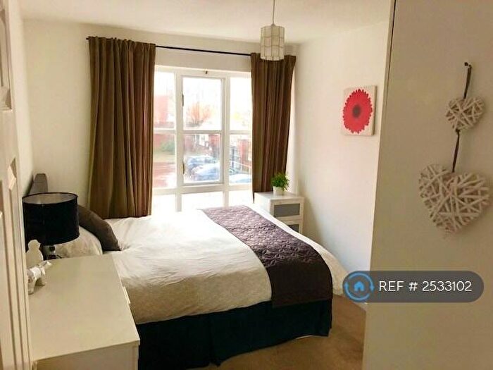 3 Bedroom Flat To Rent In John Smeaton Court, Manchester, M1