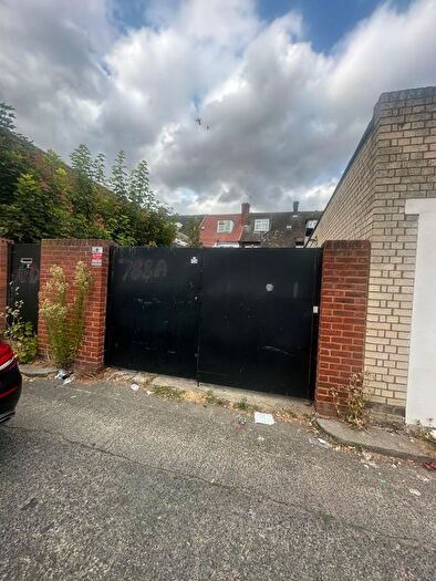 3 Bedroom Flat To Rent In Dagenham, RM8