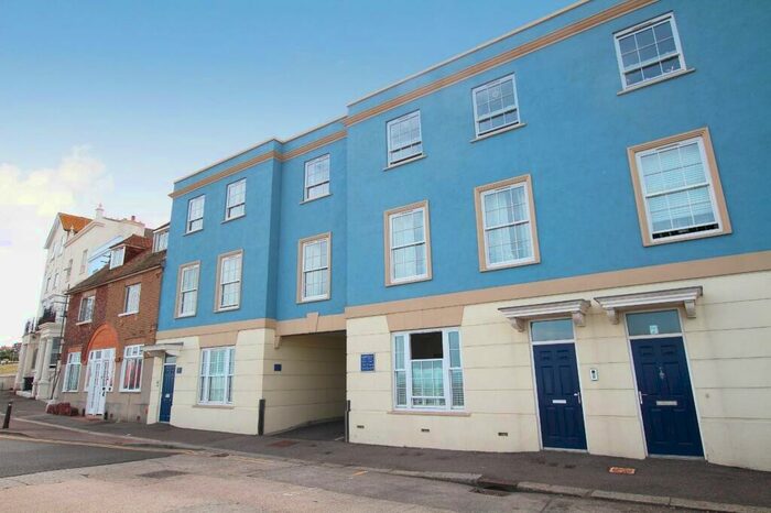 2 Bedroom Apartment To Rent In Central Parade, Herne Bay, CT6