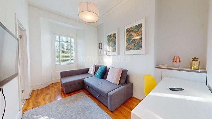 1 Bedroom Flat For Sale In Connaught Avenue, Plymouth, PL4