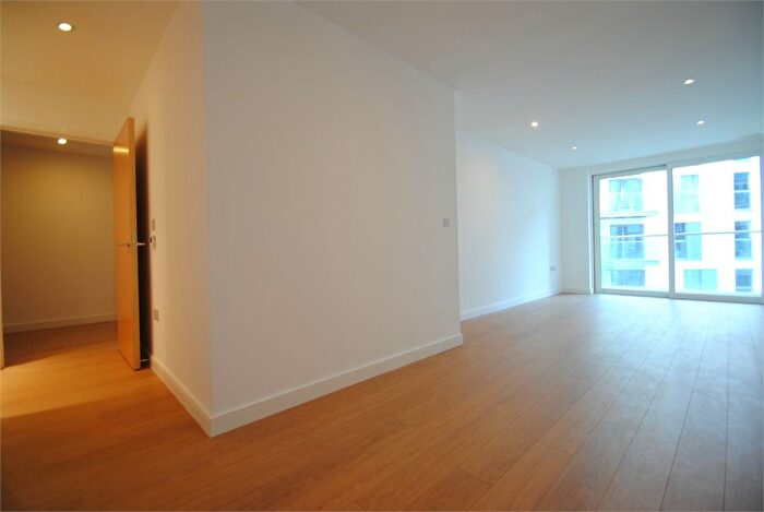2 Bedroom Flat To Rent In Saffron Central Square, Croydon, Surrey, CR0