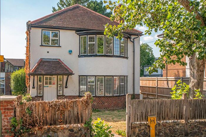 3 Bedroom Detached House For Sale In Worple Road, Epsom, KT18