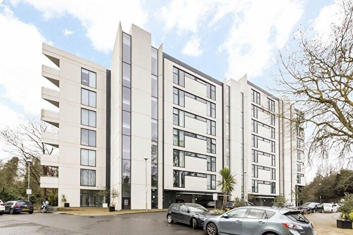 2 Bedroom Flat To Rent In Colonial Drive, Chiswick, W4