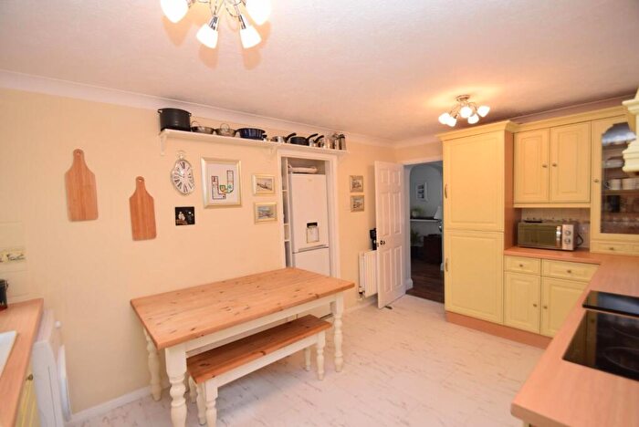 4 Bedroom Detached House For Sale In Grasmere Close, Eastbourne, BN23