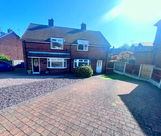 3 Bedroom Semi-Detached House To Rent In Outram Road, Chesterfield, S41