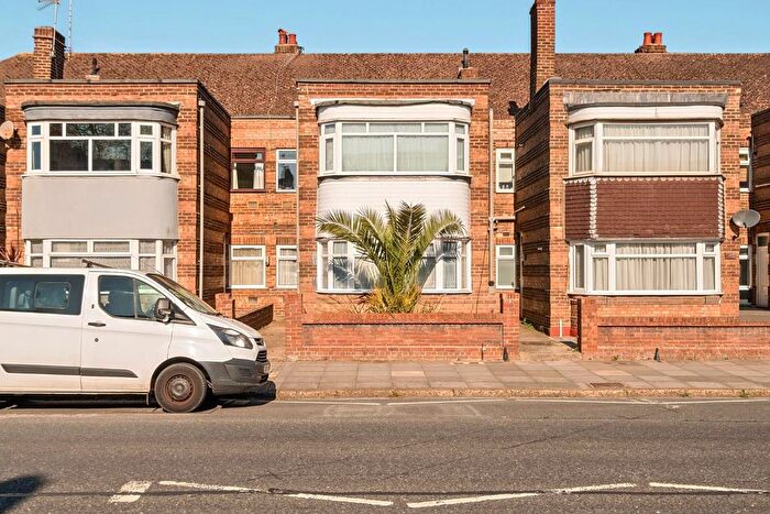 2 Bedroom Flat For Sale In Northern Parade, Portsmouth, PO2