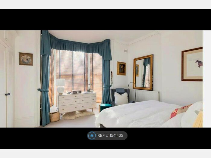 2 Bedroom Flat To Rent In Lower Addison Gardens, London, Bq, W14