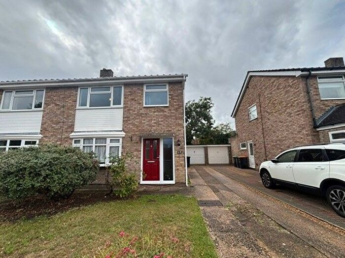 3 Bedroom Property To Rent In Salcombe Close, Bedford, MK40