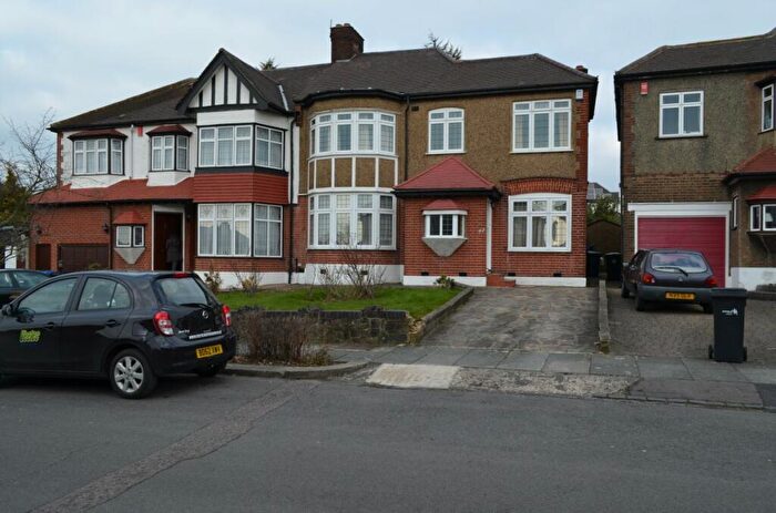4 Bedroom Semi-Detached House To Rent In Langside Crescent, Southgate, N14