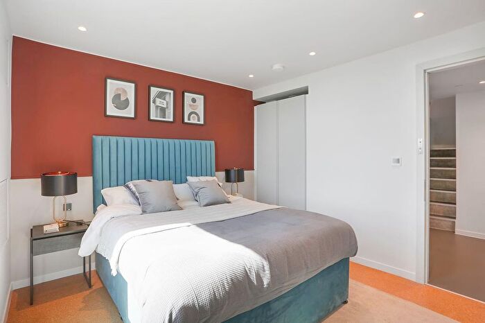 2 Bedroom Flat To Rent In Balfron Tower, St Leonards Road, London, E14