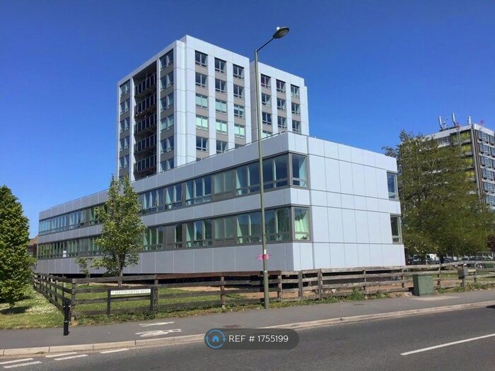 2 Bedroom Flat To Rent In Wellington Close, Walton-On-Thames, KT12