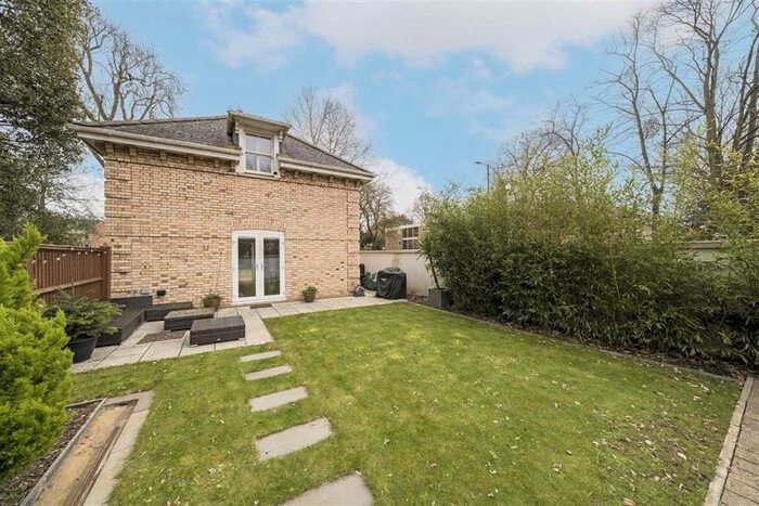 2 Bedroom Detached House To Rent In Langdon Park, Teddington, TW11